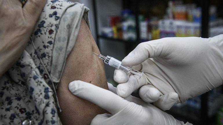 Έφτασαν τα πρώτα εμβόλια στο πανεπιστημιακό νοσοκομείο της Λάρισας