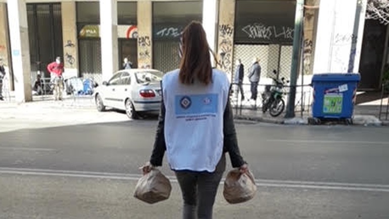 Πακέτα με τρόφιμα και δώρα από τον Δήμο Αθηναίων σε δεκάδες χιλιάδες δημότες του