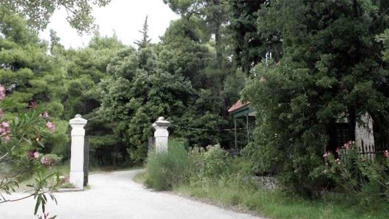 Ολοκληρώθηκε η εκκένωση του Στάβλου και η μεταφορά των αμαξών στο Τατόϊ