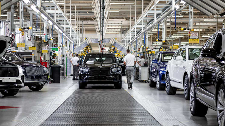 Στις εγκαταστάσεις της Bentley εργάζονται 4.000 άνθρωποι