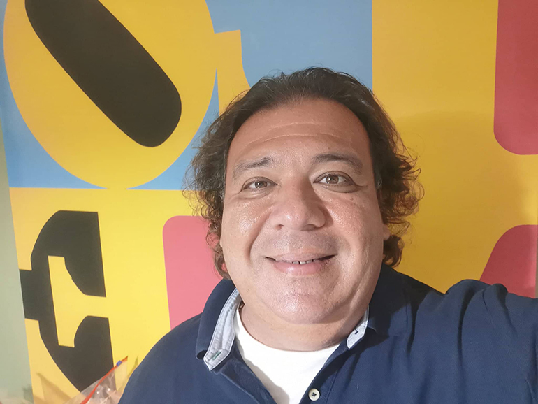 Ο Πάρις Ποντίκας