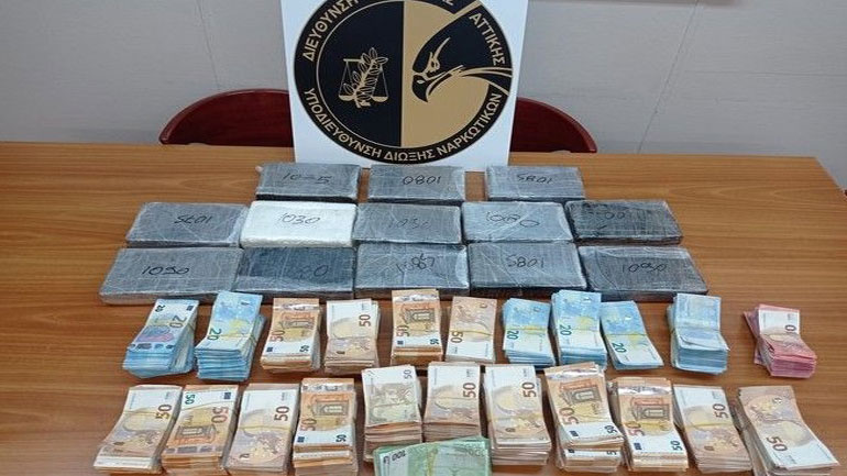 Κοκαΐνη 14 κιλών και 267.060 ευρώ εντόπισε η Αστυνομία σε φορτηγό από την Ιταλία