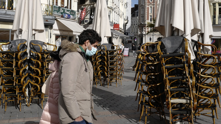 Γαλλία: Αυξάνεται ο αριθμός των εισαγωγών στα νοσοκομεία ασθενών με κορωνοϊό