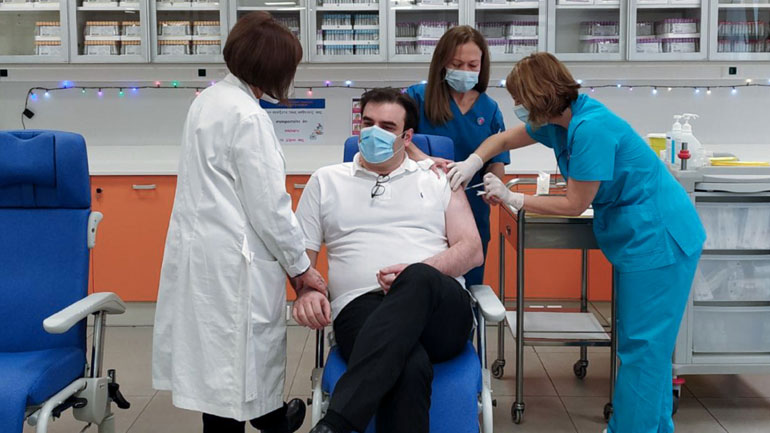 Εμβολιάστηκε ο υπ. Ψηφιακής Διακυβέρνησης Κυριάκος Πιερρακάκης