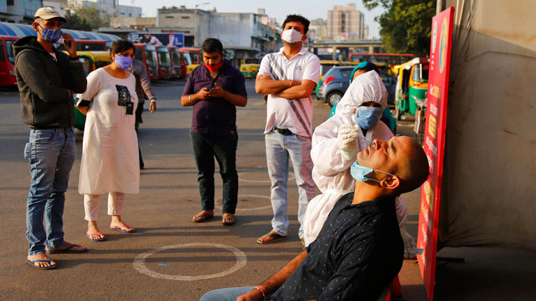 Χιλιάδες τα νέα κρούσματα στην Ινδία