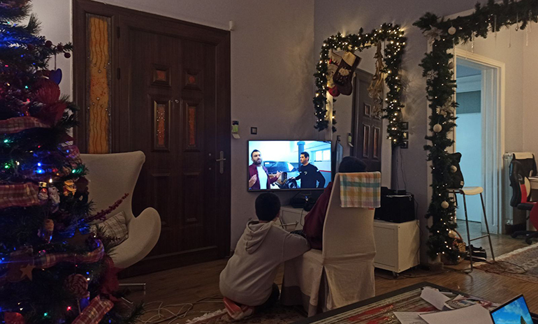 Αισθάνεσαι πολύ όμορφα όταν λαμβάνεις τέτοιες εικόνες όπου τα video που κάνεις τα βλέπουν ακόμα και μέσω τηλεόρασης!