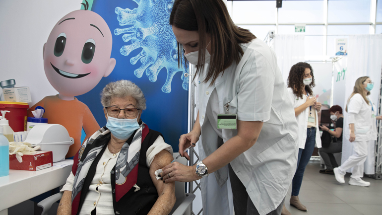 Ισραήλ: Ταχύτατοι ρυθμοί εμβολιασμών και τρίτο lockdown