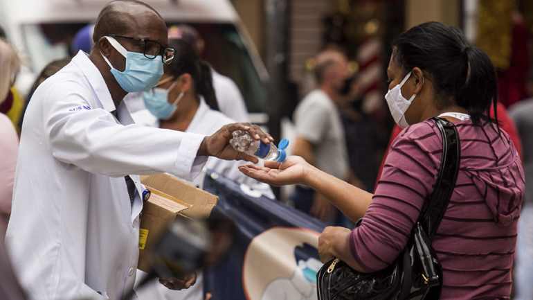 Covid-19: Πλησιάζουν τους 192.000 οι νεκροί στη Βραζιλία