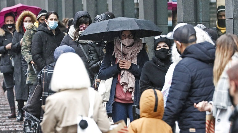 Βρετανία: «Mεγάλη ανησυχία» προκαλεί η απότομη αύξηση των νέων κρουσμάτων Covid-19