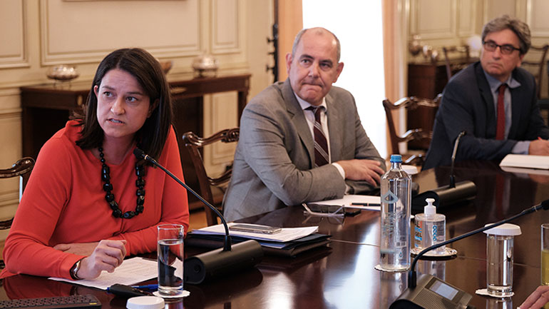 Τηλεδιάσκεψη για το άνοιγμα των σχολείων