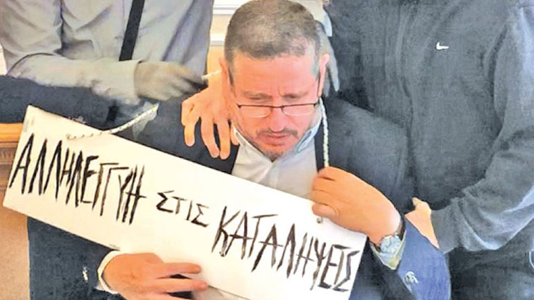 Στον ανακριτή οι οκτώ κατηγορούμενοι για την επίθεση στον πρύτανη της ΑΣΟΕΕ Στον ανακριτή οι οκτώ κατηγορούμενοι για την επίθεση στον πρύτανη της ΑΣΟΕΕ