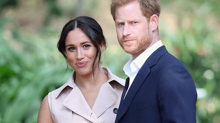 Ο Χάρι και η Μέγκαν Μαρκλ αγοράζουν παιδικά σκουφάκια για καλό σκοπό