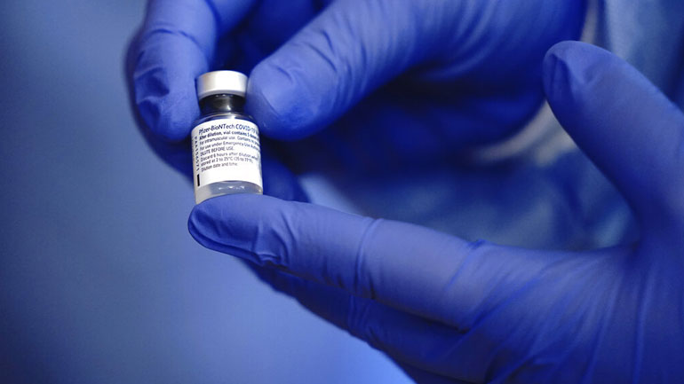 Έφτασαν στην Κρήτη περίπου 10.000 εμβόλια – Τη Δευτέρα o εμβολιασμός