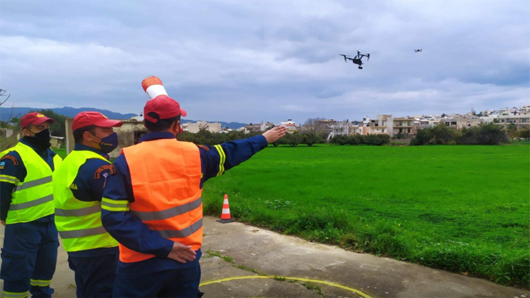 Πυροσβέστες από όλη τη χώρα εκπαιδεύτηκαν στον χειρισμό drone στην Κρήτη