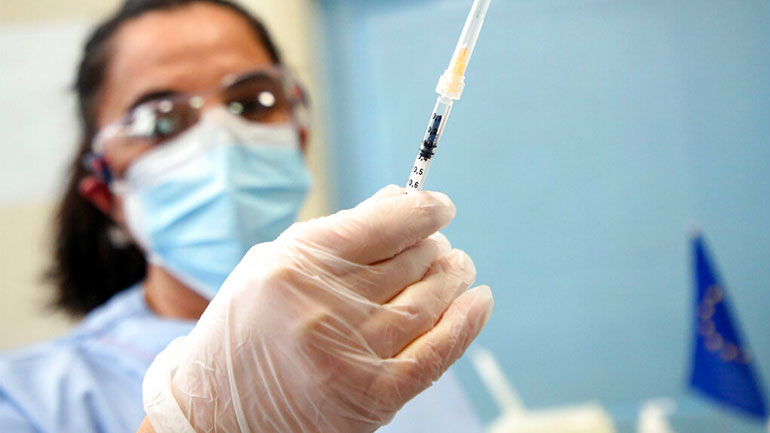 HΠΑ: Νοσηλευτής βρέθηκε θετικός στoν Covid-19 μία εβδομάδα μετά τη χορήγηση του εμβολίου της Pfizer