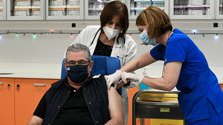 Εμβολιάστηκε ο Δημήτρης Κουτσούμπας