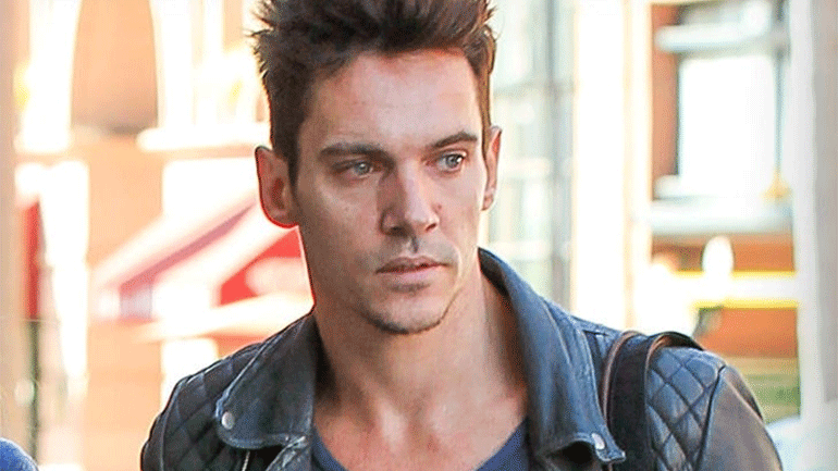 Οι Τζον Μάλκοβιτς και Τζόναθαν Ρις Μάγιερς πρωταγωνιστούν σε θρίλερ εμπνευσμένο από την πανδημία