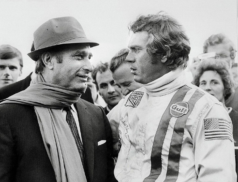 Ο McQueen σε τετ-α-τετ με τον τεράστιο Juan Manuel Fangio