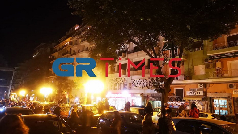 Η αστυνομία διέλυσε «διαμπαλκονική» συναυλία στη Θεσσαλονίκη