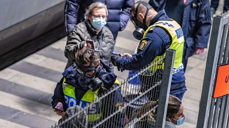 Covid-19: Η Σουηδία συστήνει τη χρήση της μάσκας στις ώρες αιχμής