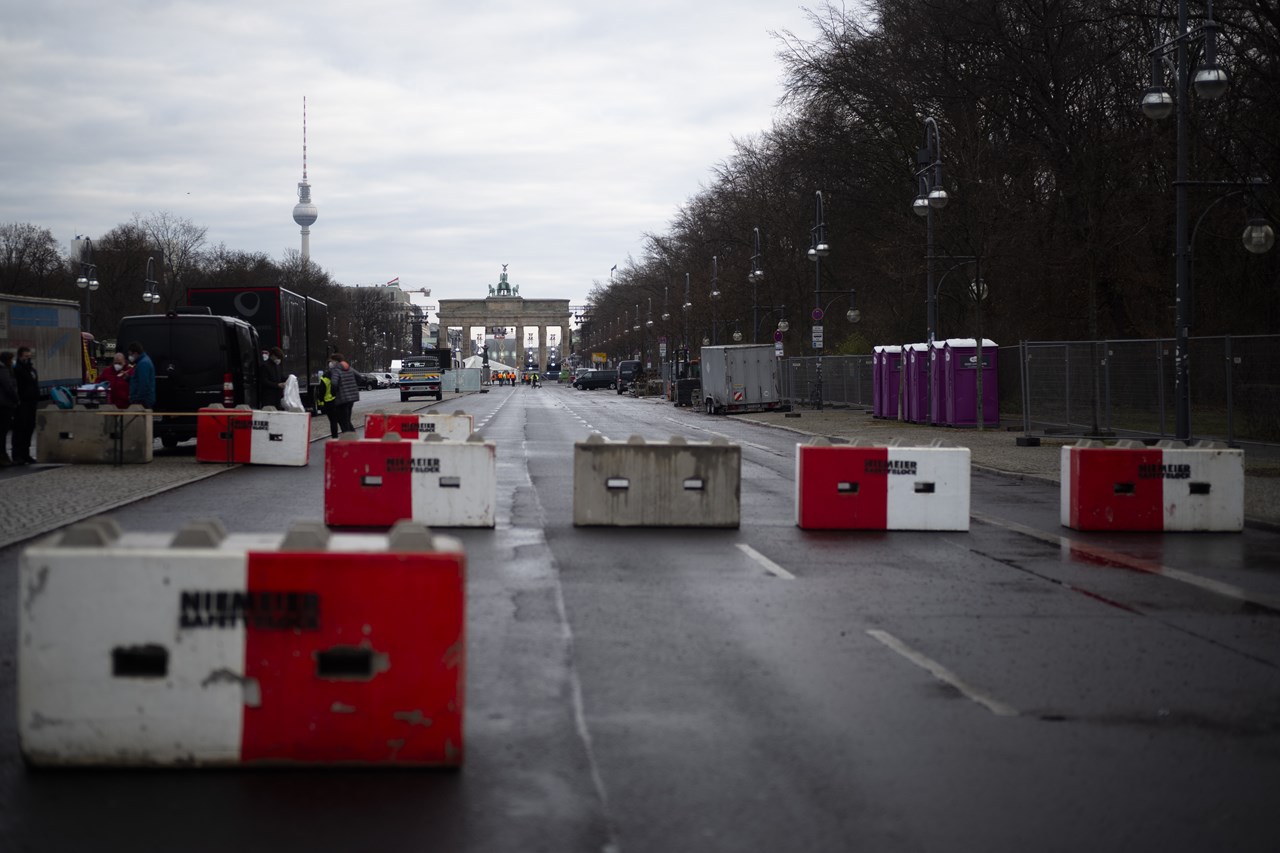Ο δρόμος Straße des 17. Juni στο Βερολίνο, όπου συνήθως συγκεντρώνεται κόσμος την παραμονή Πρωτοχρονιάς