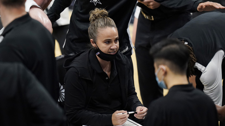 Πρώτη γυναίκα head coach και στη regular season του ΝΒΑ η Μπέκι Χάμον