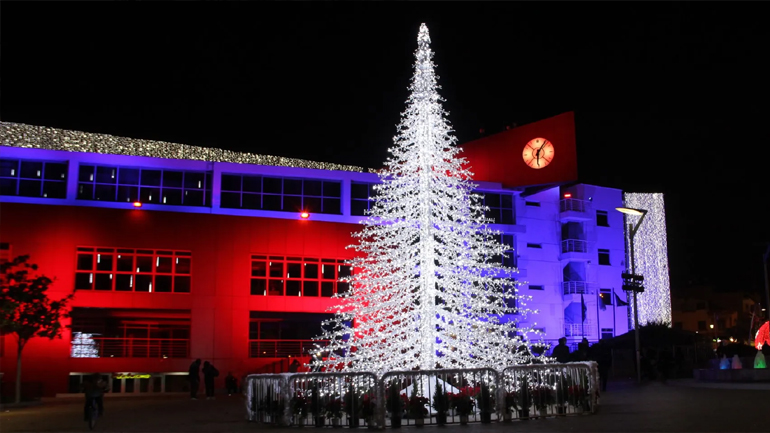Βασιλόπιτα 20.000 κομματιών με 500 φλουριά, από τον Δήμο Περιστερίου
