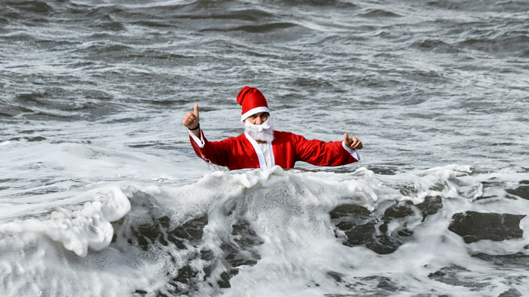 Από τη θάλασσα έφτασε και φέτος ο Άη Βασίλης στην Πρέβεζα