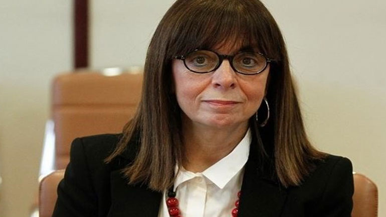 Ευχές της Σακελλαροπούλου σε όσους είναι μακριά από τα σπίτια τους