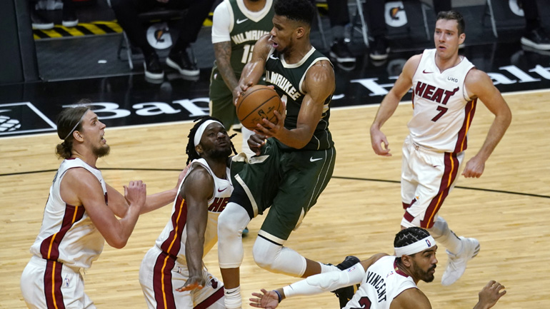 Αντετοκούνμπο: «Να ξεχωρίσουμε ως ομάδα»