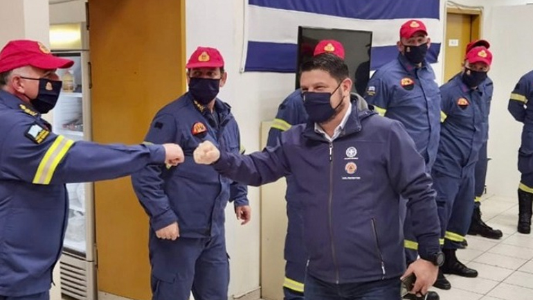 Στο δρόμο με Πυροσβέστες και Αστυνομικούς έκανε Πρωτοχρονιά ο Ν. Χαρδαλιάς