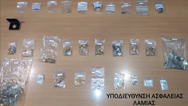 Αυτά είναι τα τιμαλφή που κατάσχεσε η αστυνομία από τον κλεπταποδόχο κοσμηματοπώλη Αυτά είναι τα τιμαλφή που κατάσχεσε η αστυνομία από τον κλεπταποδόχο κοσμηματοπώλη