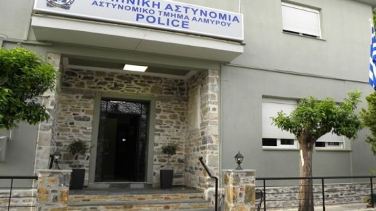 Συνελήφθη 34χρονη μητέρα με την κατηγορία της έκθεσης ανηλίκου σε κίνδυνο