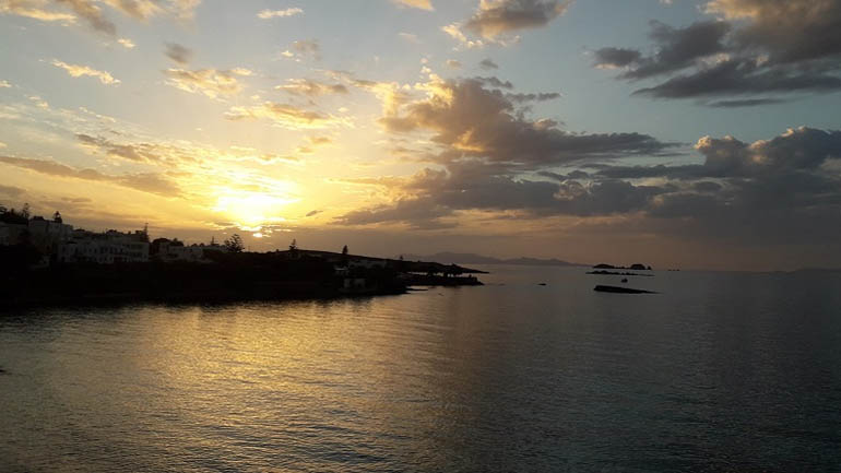 Το πρώτο ηλιοβασίλεμα του 2021 στην Πάρο μάγεψε τα βλέμματα! 