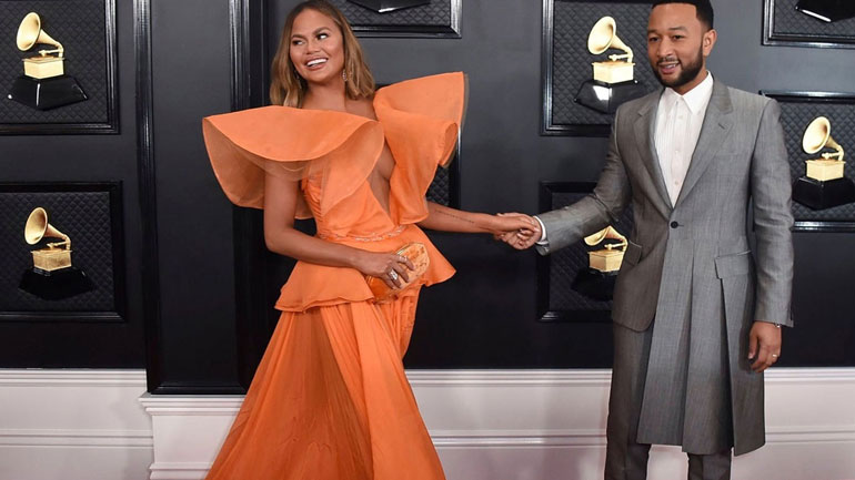 H Chrissy Teigen αποκάλυψε τι ήταν αυτό που τη βοήθησε να κόψει το ποτό