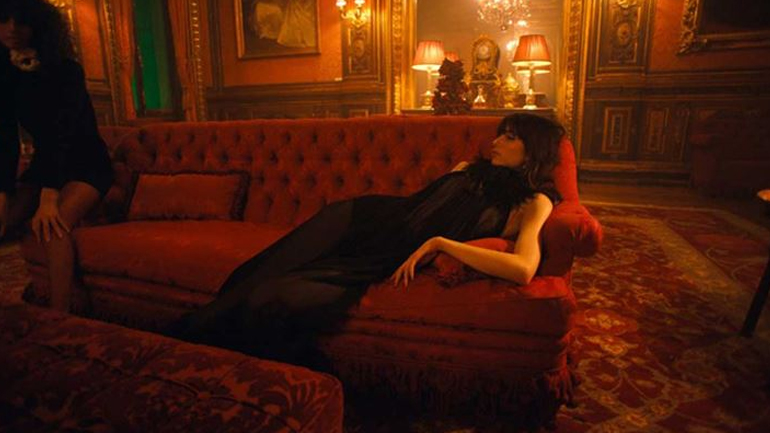 Summer 2021: Η ατμοσφαιρική ταινία μικρού μήκους για τη νέα συλλογή Saint Laurent