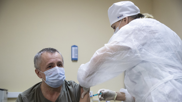 Covid-19: Εμβολιάστηκαν περισσότεροι από 800.000 πολίτες στη Ρωσία
