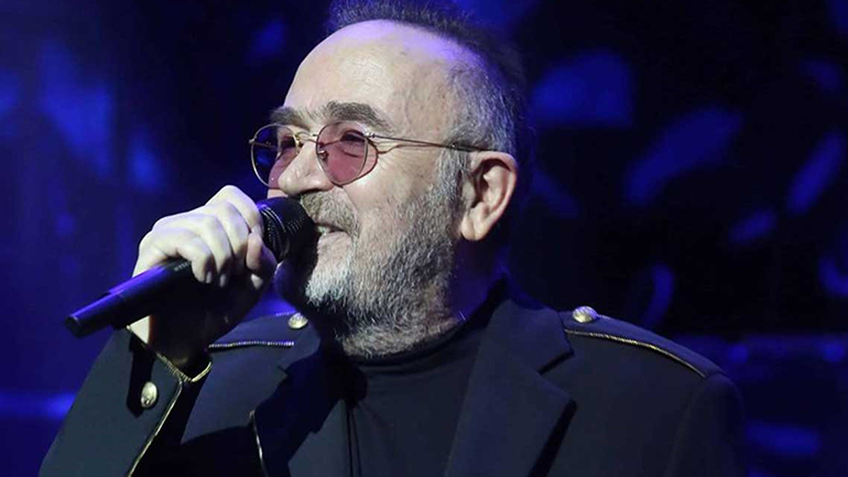 Σταμάτης Γονίδης: Η πρώτη φωτογραφία αγκαλιά με τη νεογέννητη κόρη του!