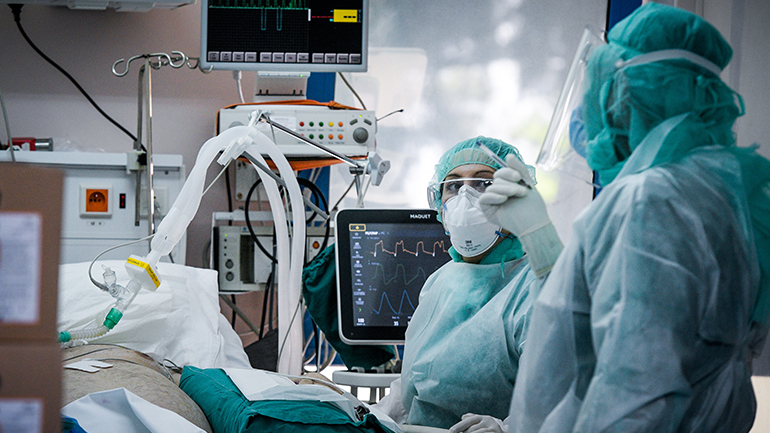 Σε τρεις φάσεις ο εμβολιασμός των υγειονομικών που ξεκινάει αύριο