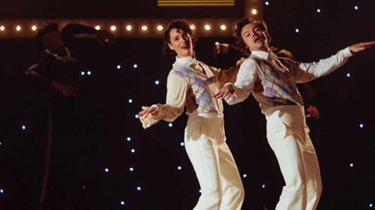 Ο Harry Styles και η Phoebe Waller-Bridge υποδέχονται το 2021 με το πιο αισιόδοξο τραγούδι!