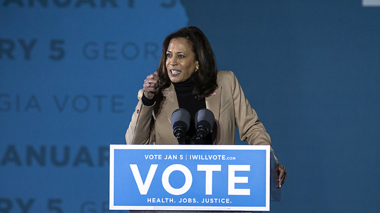 Κάμαλα Χάρις: «Ξεδιάντροπη κατάχρηση εξουσίας» από τον Τραμπ