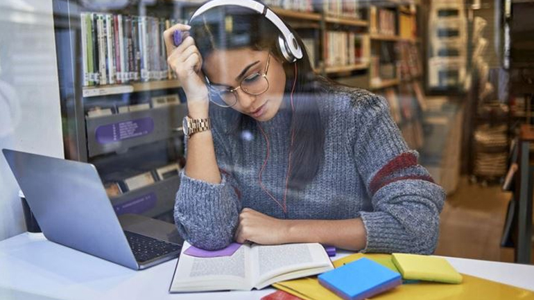 H καθημερινή συνήθεια που μπορεί να βελτιώσει τη μνήμη μας