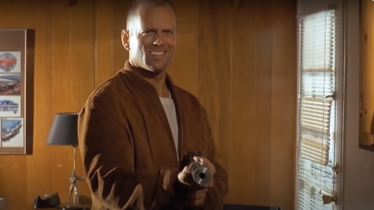 Η σκηνή του Pulp Fiction με χαμόγελα