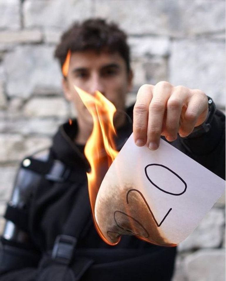 Να καεί... να καεί... το 2020!