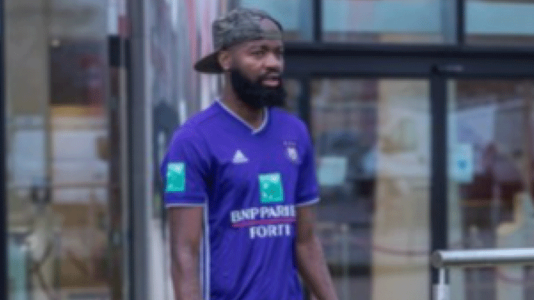 Απίστευτο: Ο Λαμκέλ Ζε πήγε στην προπόνηση της Ανβέρπ με φανέλα της Άντερλεχτ!