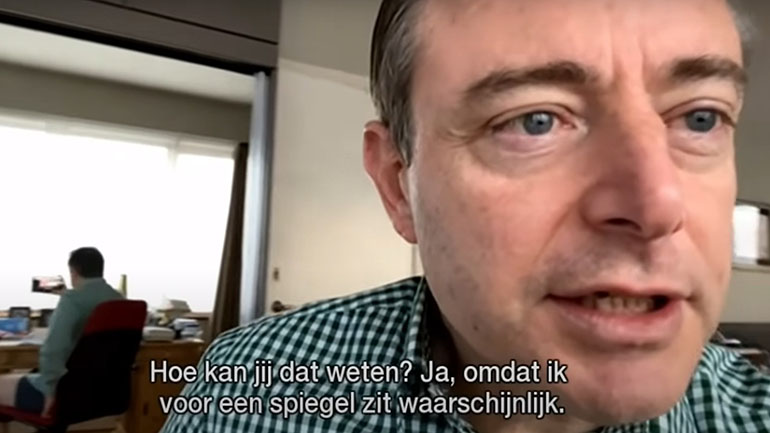 Ο δήμαρχος Αμβέρσας έδωσε συνέντευξη χωρίς… παντελόνι Ο δήμαρχος Αμβέρσας έδωσε συνέντευξη χωρίς… παντελόνι