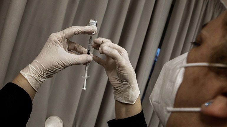 Διοικητής ΠΑΓΝΗ Κρήτης: «Μεγάλη η συμμετοχή για το εμβόλιο, πρέπει να το κάνουμε όλοι»