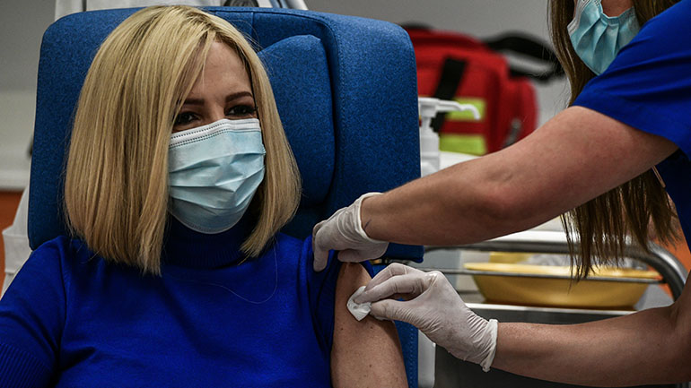 Φώφη Γεννηματά: «Με το εμβόλιο η ελπίδα επιστρέφει»