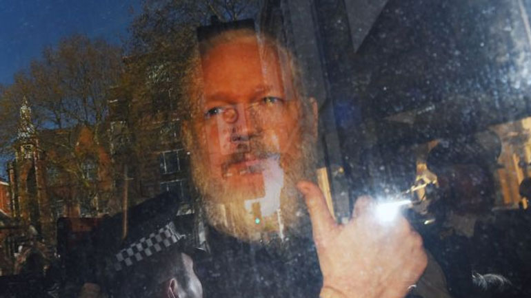 Σήμερα η απόφαση για την έκδοση του Ασάνζ στις ΗΠΑ από τη Βρετανία