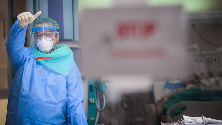 Ηράκλειο: Ξεκίνησε ο εμβολιασμός στο ΠΑΓΝΗ